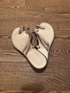 Toscanella Metallic Gold Embellished Toe-Ring Sandals